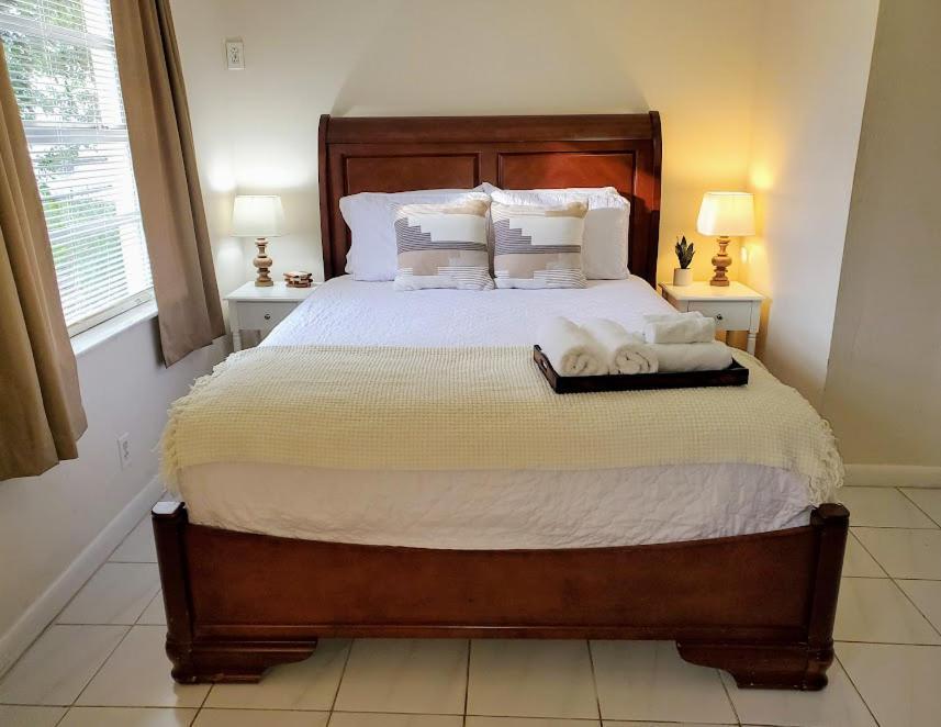 Pensión Self Check-in Suites Near Coral Gables *